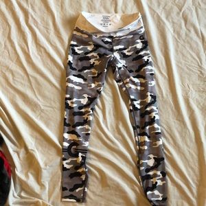 Grrrl camo leggings